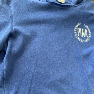 Pink brand women’s sweat shirt w hood